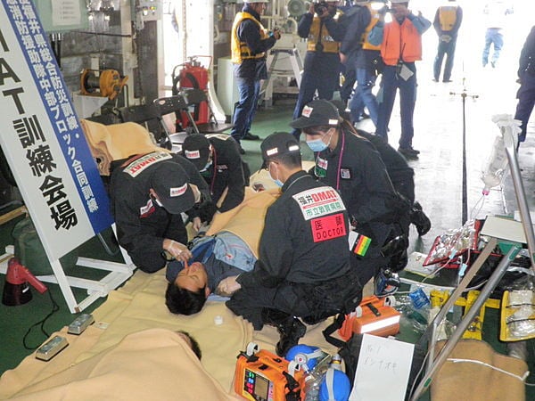 船内での救護訓練